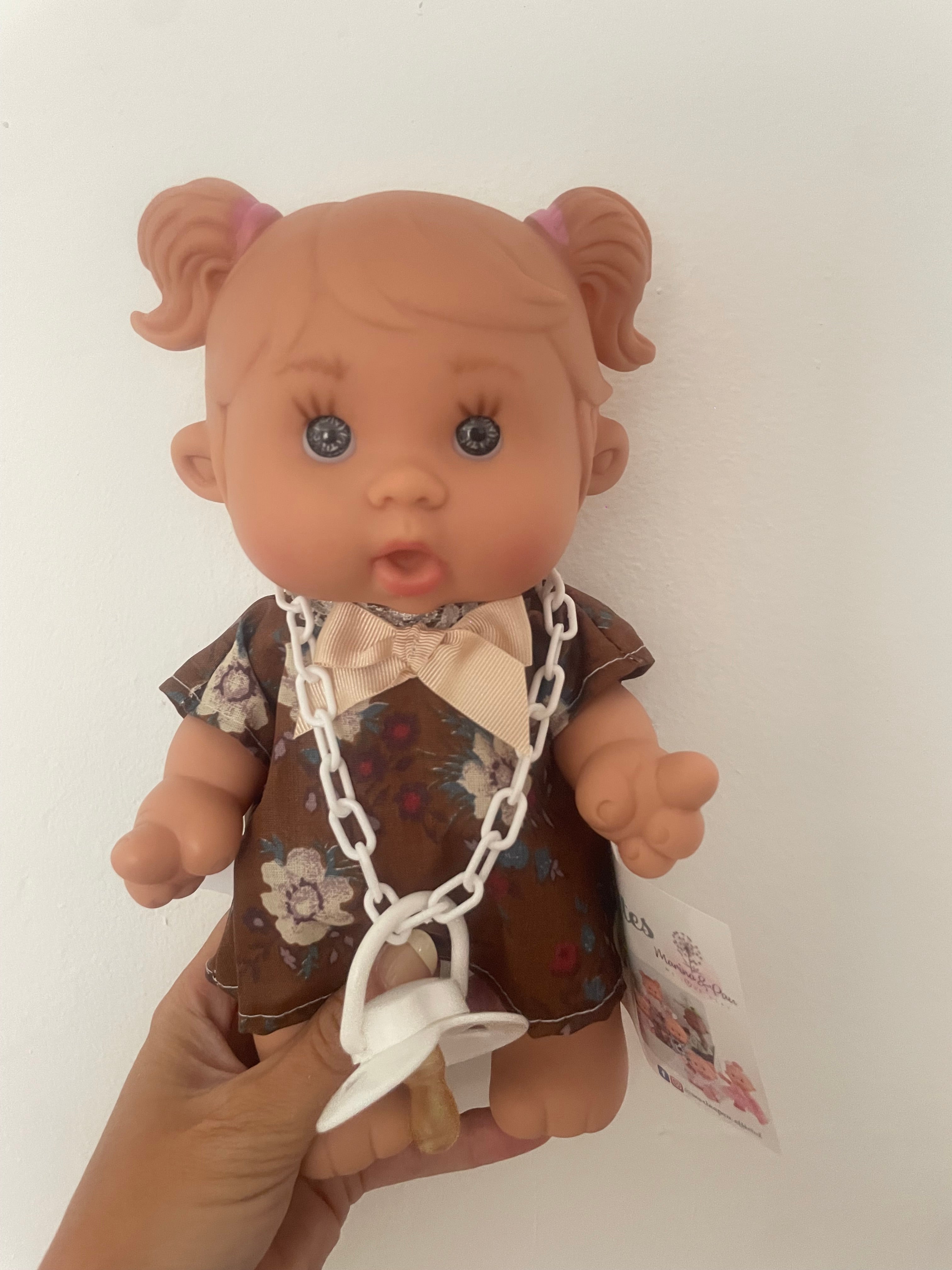Spanish girl vintage brown dress Dolly. 26cm