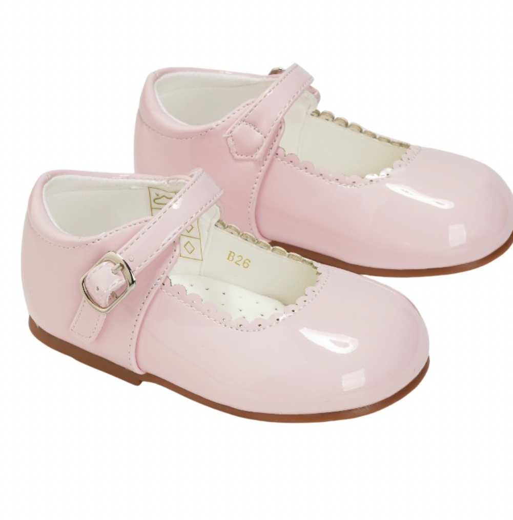 Pink Scollop Patent Shoes.