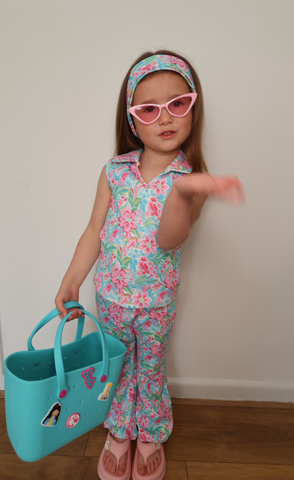 L’amore Active 🌊🌸 Malibu Dreams🌸🌊 Girls Yoga Set comes with headband.